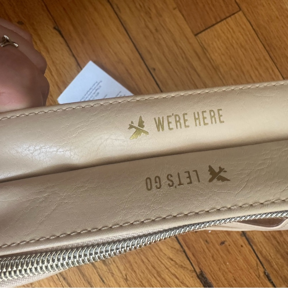 BEIS Beige On The Go Essentials Case NWT - Picture 2 of 7